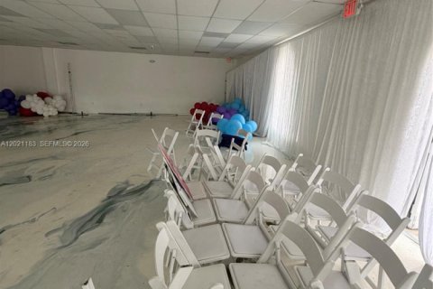 Commercial property in Miami, Florida № 2153965 - photo 10