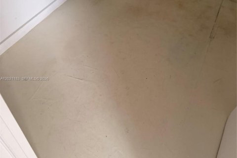 Commercial property in Miami, Florida № 2153965 - photo 12