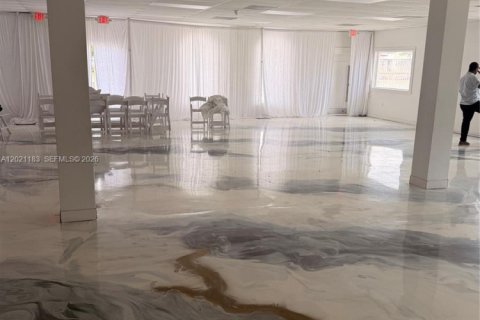 Commercial property in Miami, Florida № 2153965 - photo 16