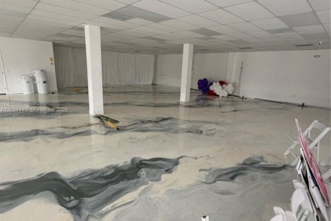 Commercial property in Miami, Florida № 2153965 - photo 8