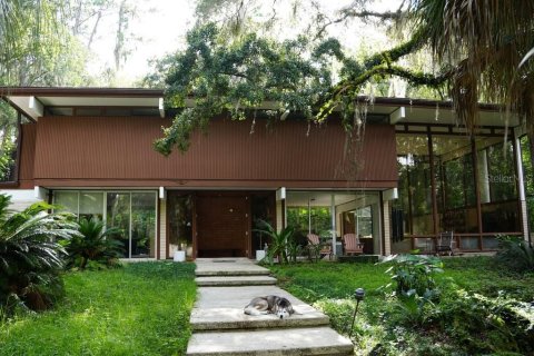 House in Gainesville, Florida 4 bedrooms, 264.21 sq.m. № 2375615