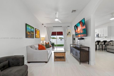 Touwnhouse à louer à Miramar, Floride: 3 chambres, 167.6 m2 № 1990269 - photo 1