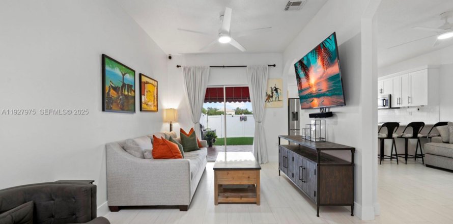 Touwnhouse à Miramar, Floride 3 chambres, 167.6 m2 № 1990269