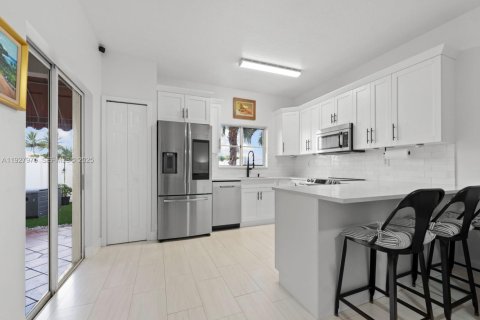 Touwnhouse à louer à Miramar, Floride: 3 chambres, 167.6 m2 № 1990269 - photo 12