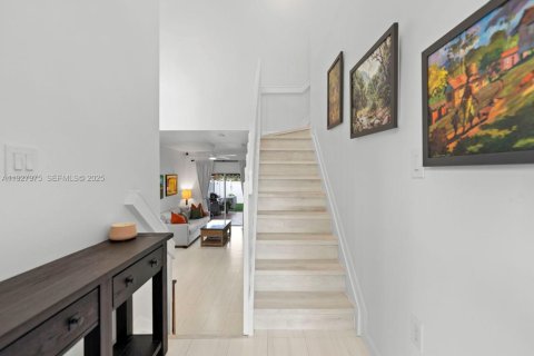 Touwnhouse à louer à Miramar, Floride: 3 chambres, 167.6 m2 № 1990269 - photo 4