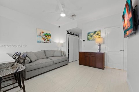 Touwnhouse à louer à Miramar, Floride: 3 chambres, 167.6 m2 № 1990269 - photo 16