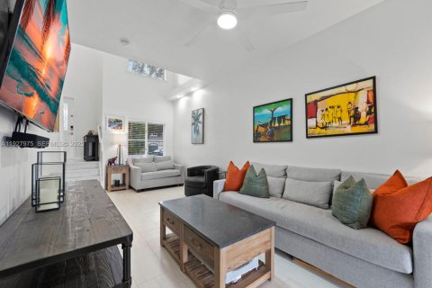 Touwnhouse à louer à Miramar, Floride: 3 chambres, 167.6 m2 № 1990269 - photo 8