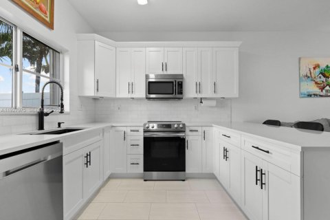 Touwnhouse à louer à Miramar, Floride: 3 chambres, 167.6 m2 № 1990269 - photo 11