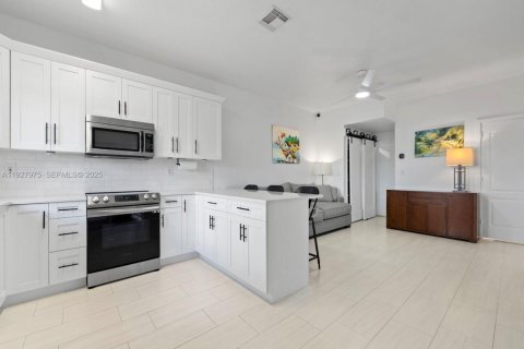 Touwnhouse à louer à Miramar, Floride: 3 chambres, 167.6 m2 № 1990269 - photo 13