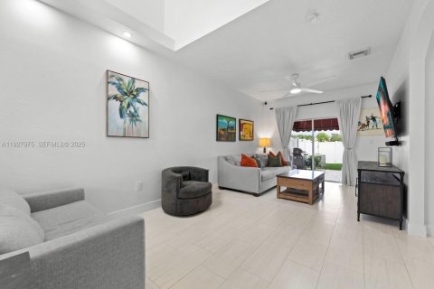 Touwnhouse à louer à Miramar, Floride: 3 chambres, 167.6 m2 № 1990269 - photo 6