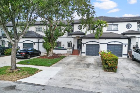 Touwnhouse à louer à Miramar, Floride: 3 chambres, 167.6 m2 № 1990269 - photo 2