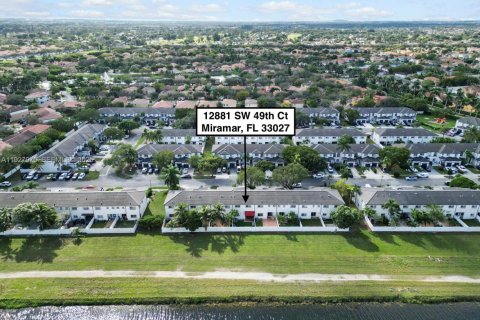 Touwnhouse à louer à Miramar, Floride: 3 chambres, 167.6 m2 № 1990269 - photo 3