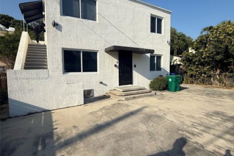 Коммерческая недвижимость в Майами, Флорида 146.41м2 № 1997224