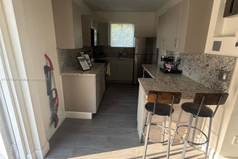 Купить коммерческую недвижимость в Майами, Флорида 146.41м2, № 1997224 - фото 6