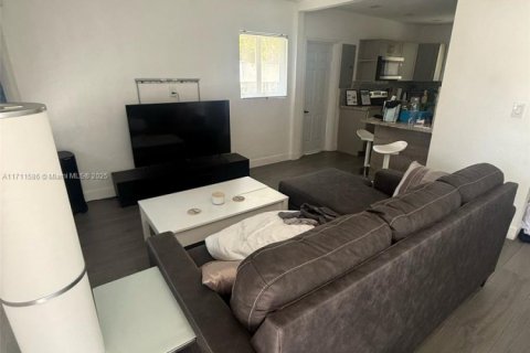 Купить коммерческую недвижимость в Майами, Флорида 146.41м2, № 1997224 - фото 3