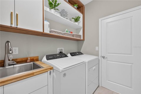 Купить виллу или дом в Миннеола, Флорида 12 комнат, 298.4м2, № 2215122 - фото 18