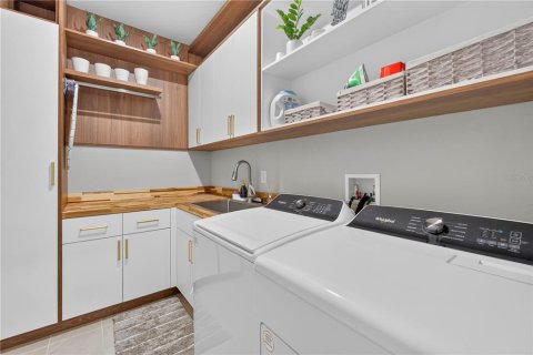 Купить виллу или дом в Миннеола, Флорида 12 комнат, 298.4м2, № 2215122 - фото 19