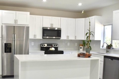 Casa en venta en Lehigh Acres, Florida, 4 dormitorios № 1798809 - foto 9