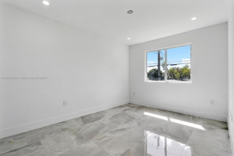 House in Miami, Florida 3 bedrooms, 139.35 sq.m. № 1947846 - photo 30