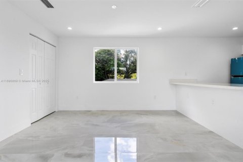 House in Miami, Florida 3 bedrooms, 139.35 sq.m. № 1947846 - photo 13