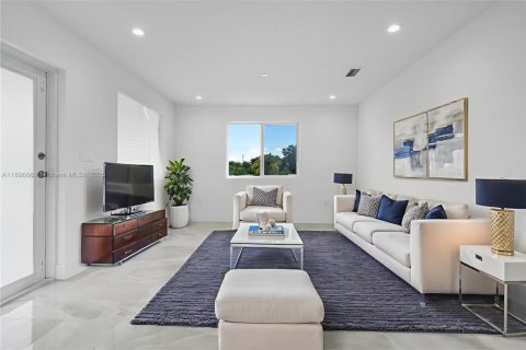 House in Miami, Florida 3 bedrooms, 139.35 sq.m. № 1947846 - photo 7