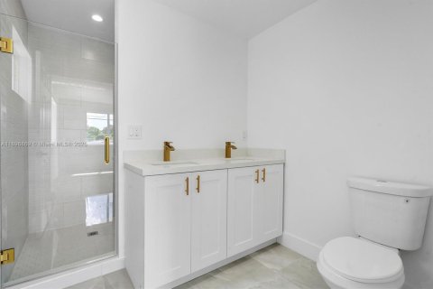 House in Miami, Florida 3 bedrooms, 139.35 sq.m. № 1947846 - photo 28