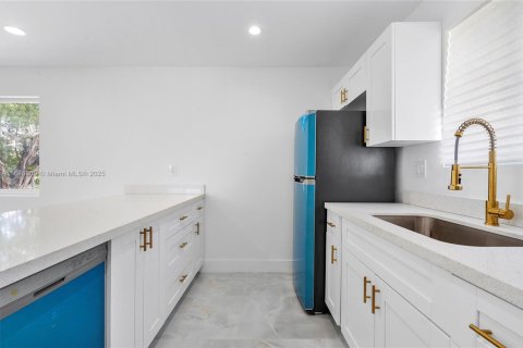 House in Miami, Florida 3 bedrooms, 139.35 sq.m. № 1947846 - photo 18