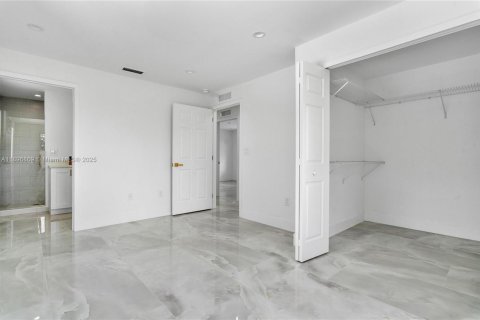 House in Miami, Florida 3 bedrooms, 139.35 sq.m. № 1947846 - photo 26