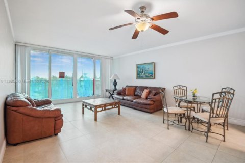 Condo à Hollywood, Floride, 2 chambres  № 1937353