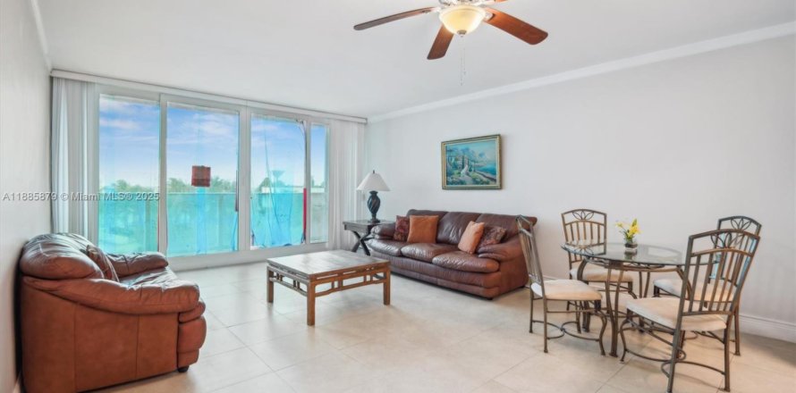 Condo à Hollywood, Floride, 2 chambres  № 1937353