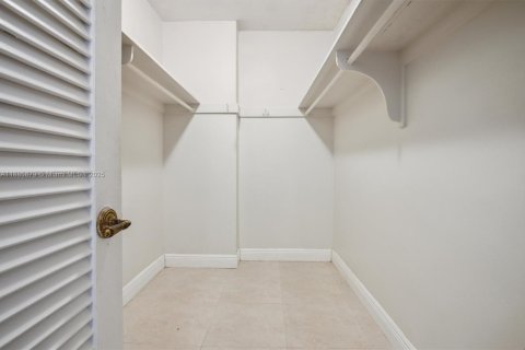 Copropriété à louer à Hollywood, Floride: 2 chambres, 103.12 m2 № 1937353 - photo 9