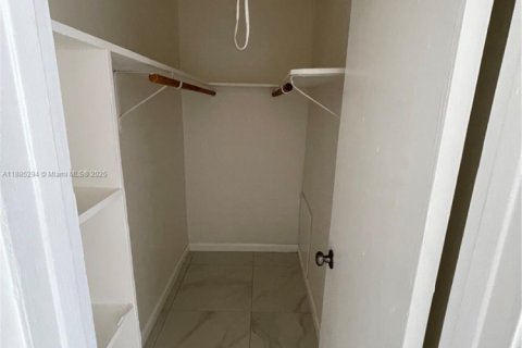 Снять в аренду квартиру в Лейк-Уорт, Флорида 1 спальня, 55.74м2, № 1941624 - фото 6