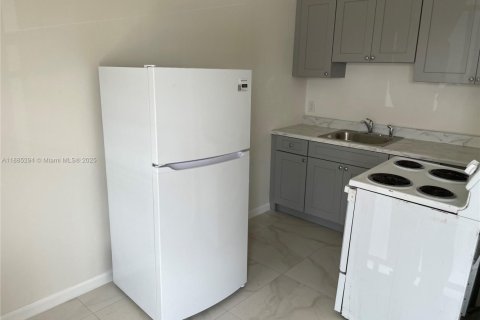 Снять в аренду квартиру в Лейк-Уорт, Флорида 1 спальня, 55.74м2, № 1941624 - фото 2