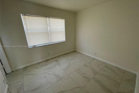 Снять в аренду квартиру в Лейк-Уорт, Флорида 1 спальня, 55.74м2, № 1941624 - фото 5