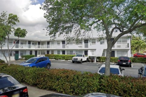 Снять в аренду квартиру в Лейк-Уорт, Флорида 1 спальня, 55.74м2, № 1941624 - фото 1