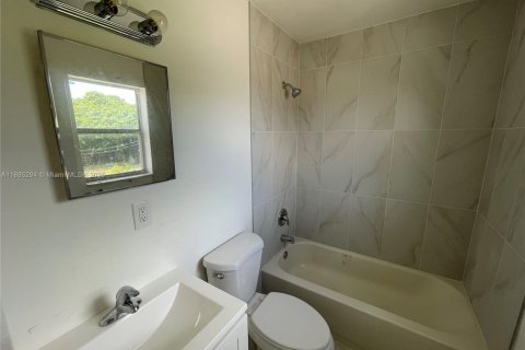 Снять в аренду квартиру в Лейк-Уорт, Флорида 1 спальня, 55.74м2, № 1941624 - фото 8