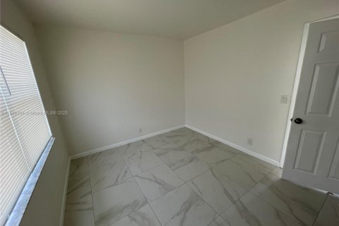 Снять в аренду квартиру в Лейк-Уорт, Флорида 1 спальня, 55.74м2, № 1941624 - фото 9