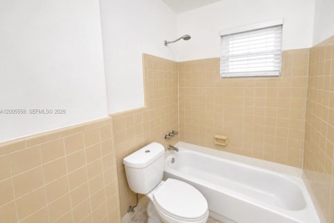 Apartment in Hialeah, Florida 1 bedroom № 2392115 - photo 5