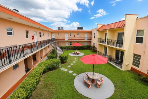 Apartment in Hialeah, Florida 1 bedroom № 2392115 - photo 8