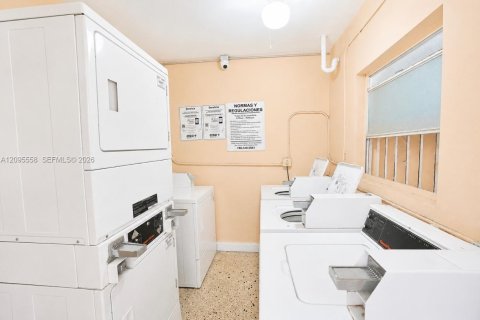 Apartment in Hialeah, Florida 1 bedroom № 2392115 - photo 7