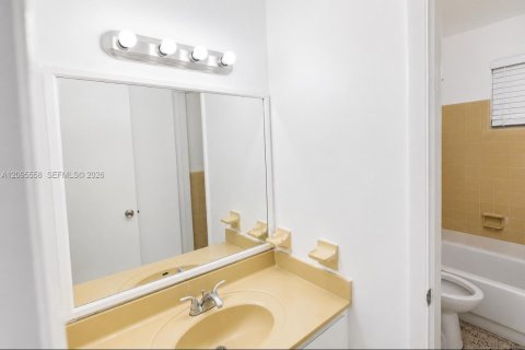 Apartment in Hialeah, Florida 1 bedroom № 2392115 - photo 6