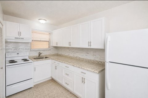 Apartment in Hialeah, Florida 1 bedroom № 2392115