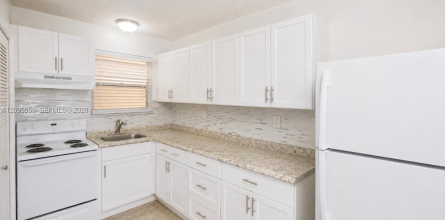 Apartment in Hialeah, Florida 1 bedroom № 2392115