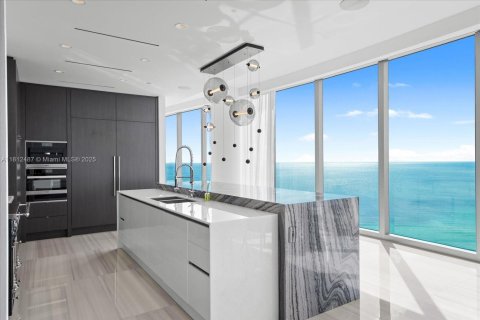 Copropriété à vendre à Sunny Isles Beach, Floride: 5 chambres, 383.78 m2 № 1874446 - photo 12