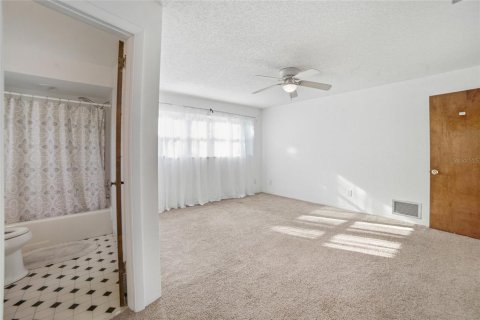Casa en venta en Deltona, Florida, 3 dormitorios, 213.77 m2 № 1913331 - foto 13