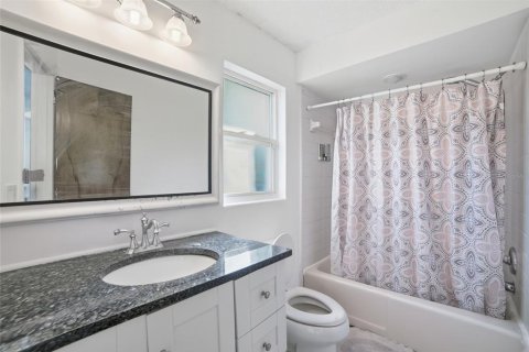 Casa en venta en Deltona, Florida, 3 dormitorios, 213.77 m2 № 1913331 - foto 12