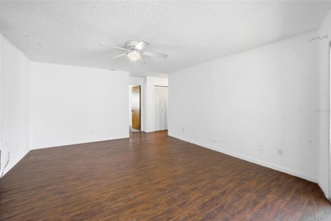 Casa en venta en Deltona, Florida, 3 dormitorios, 213.77 m2 № 1913331 - foto 10