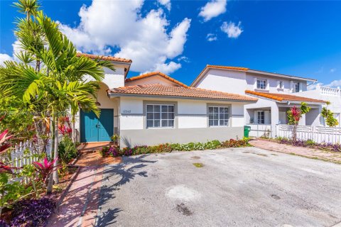 House in Hialeah Gardens, Florida 3 bedrooms, 132.29 sq.m. № 1826046 - photo 1