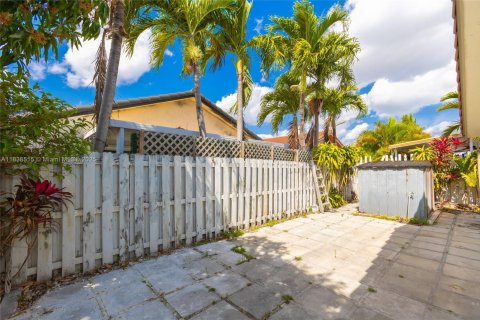 House in Hialeah Gardens, Florida 3 bedrooms, 132.29 sq.m. № 1826046 - photo 20
