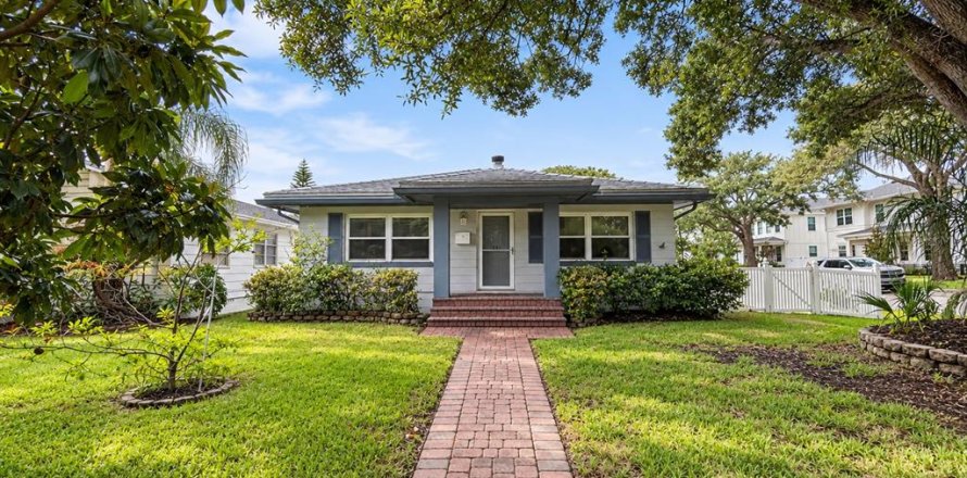 Villa ou maison à Saint Petersburg, Floride 3 chambres, 127 m2 № 2420220